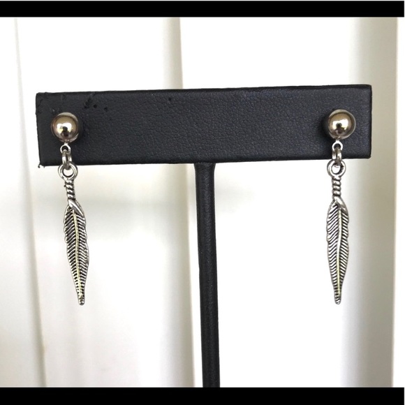 🔴Silver feather earrings . silver ball nickel free dangly boho earrings - Picture 3 of 9